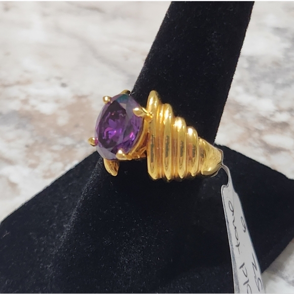 New Amethyst Gold Toned Ring - Picture 6 of 8
